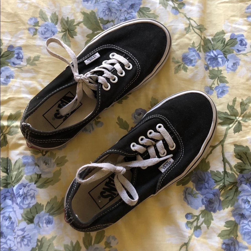 classic black lace up vans size 5